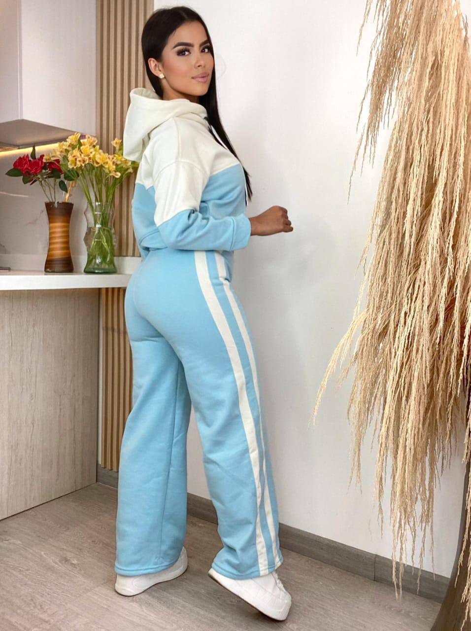 gid://shopify/MediaImage/24692651720798